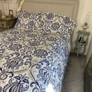 Madison Park Blue and Cream Comforter Set king 3 piece set